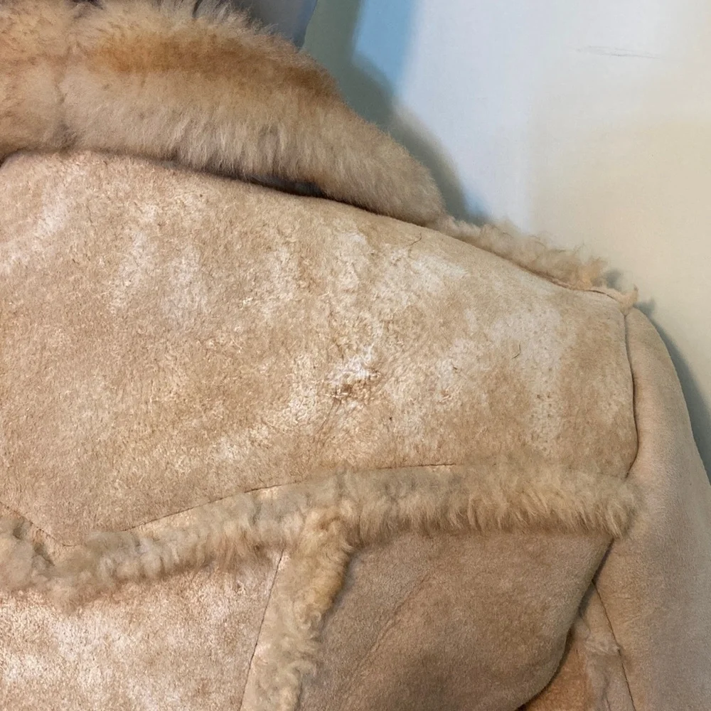 Women's Tan Shearling Zip-Up Jacket with Plush Collar - Picture 8 of 15